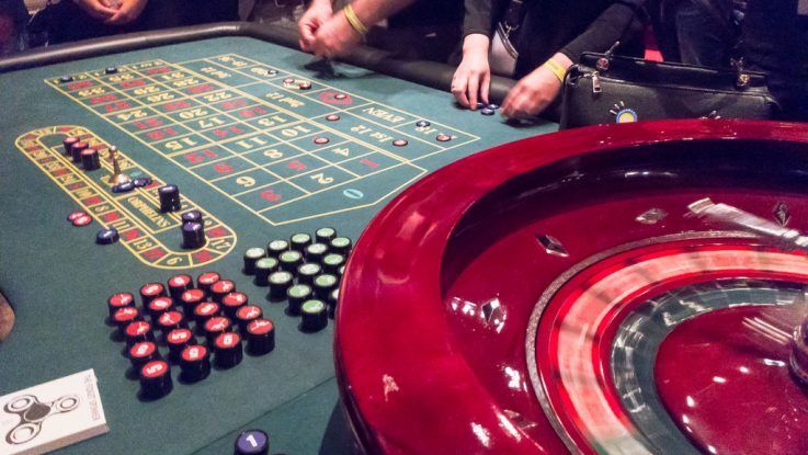 پاکستان میں Lucky Red Casino کا آن لائن کیسینو سیکشن کھولیں۔